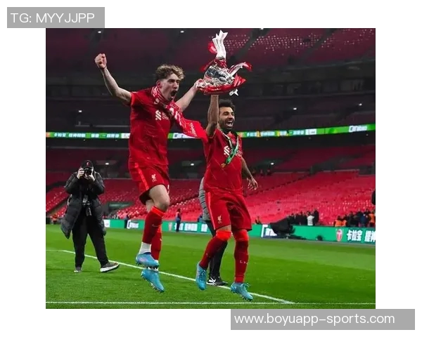 克洛普亲临巴黎德比现场见证圣日耳曼与巴黎FC激战全程 克洛普亲临巴黎德比现场见证圣日耳曼与巴黎FC激战全程